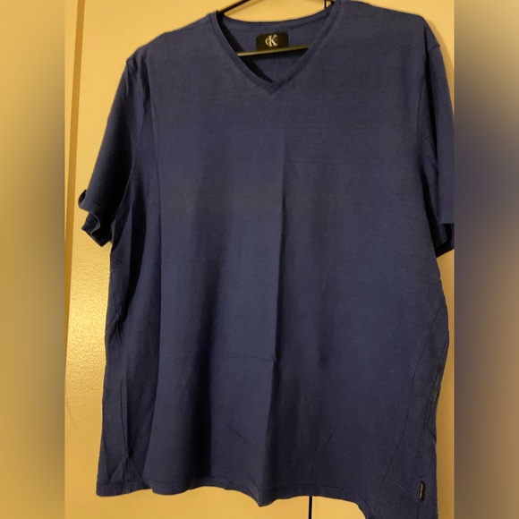 🆓 with purchase …CK blue T-shirt ,short sleeve, v neck, Size L - Picture 2 of 3